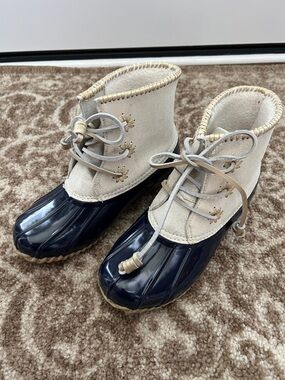 Jack Rogers Women’s Two-Tone Duck Boots - Navy and Cream, size 8, NWOB